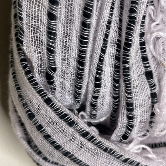 Black and White Scarf - Picture 4 of 5